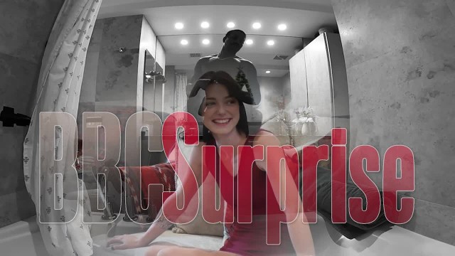 Превью Брюнетка в спальне и ванной комнате занимается сексом с негром № 44152