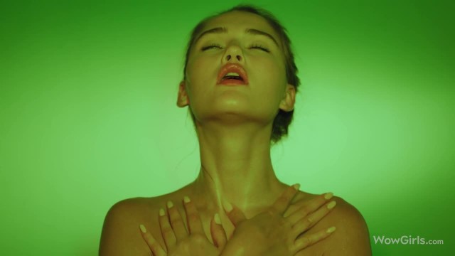 Превью Обнажение в неоновом свете № 47246