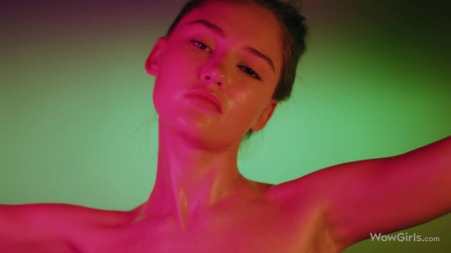 Превью Обнажение в неоновом свете № 47246